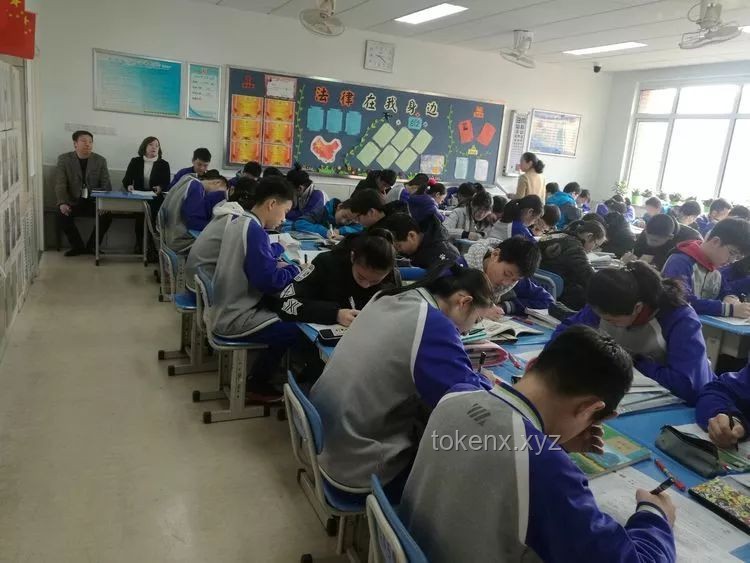 如何高效迎接班里新来的美术老师，提升课堂氛围？